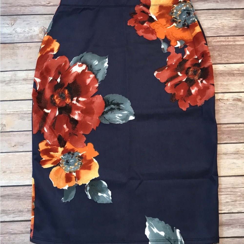 NWT Amelia James Floral Pencil Skirt Medium